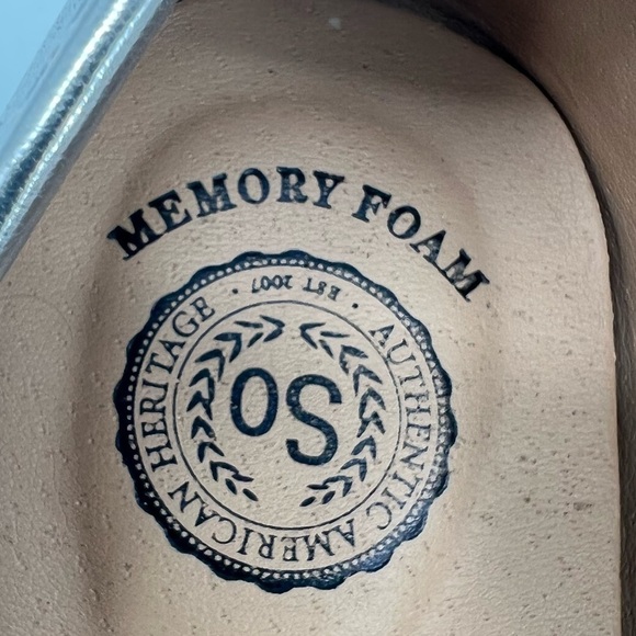 SO Silver Memory Foam Slip On Ballet Flats Size 4 Girl's - Picture 2 of 9